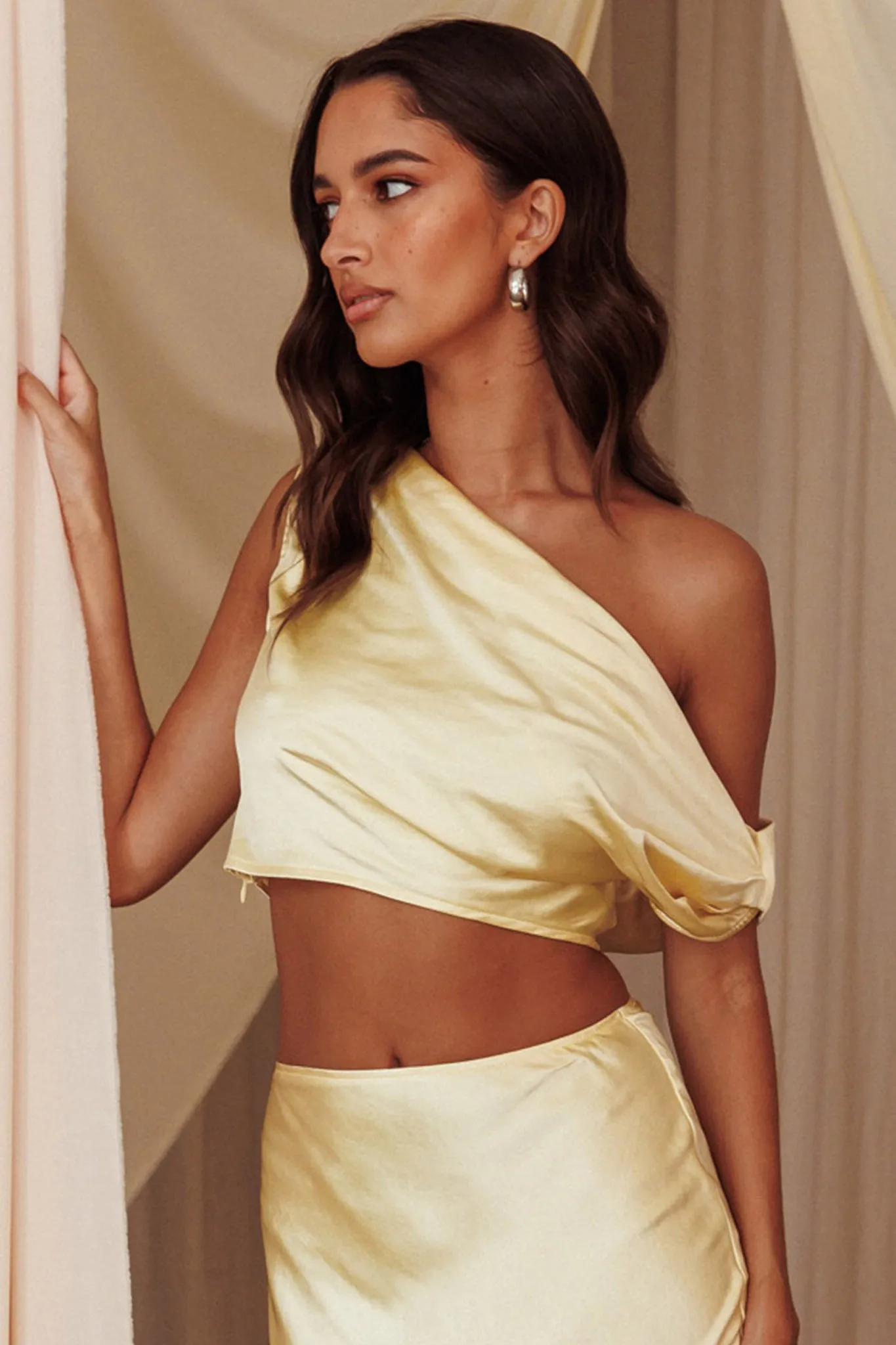 Alivya On-Off-Shoulder Satin Top Butter