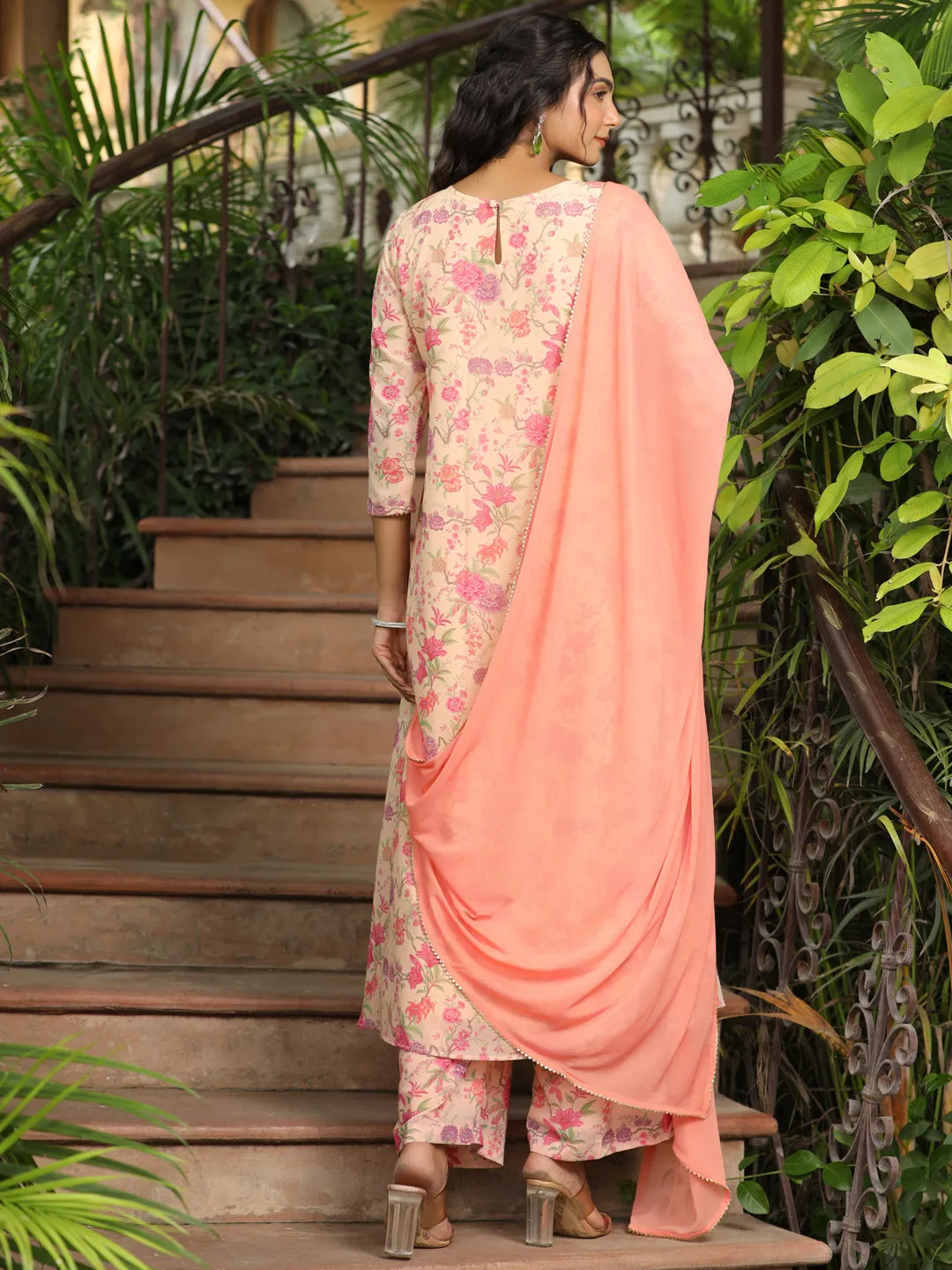 Women Georgette Peach Kurta Set