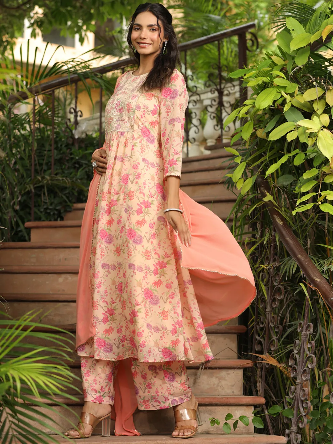 Women Georgette Peach Kurta Set